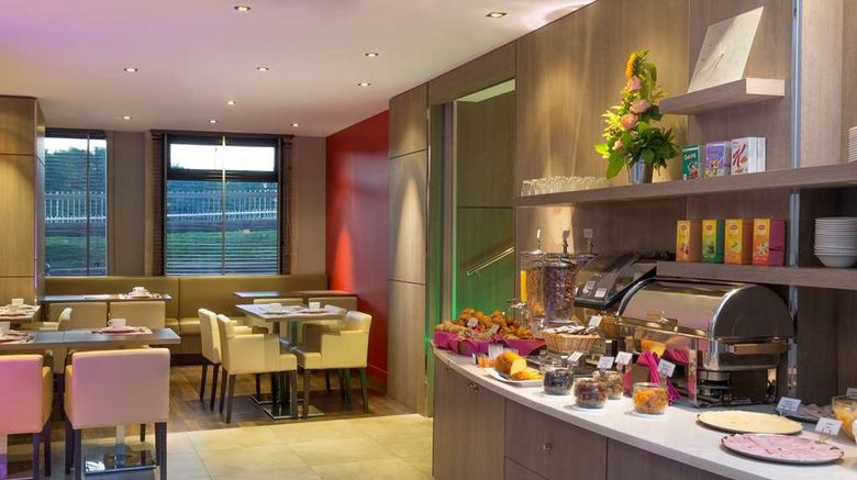 <b>Best Western Seine West Hotel Restaurant</b>. Images powered by <a href="https://iceportal.shijigroup.com/" title="IcePortal" target="_blank">IcePortal</a>.