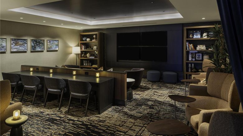 <b>Hilton Cleveland Downtown Room</b>. Images powered by <a href="https://iceportal.shijigroup.com/" title="IcePortal" target="_blank">IcePortal</a>.