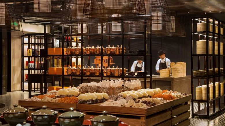 <b>Grand Hyatt Chengdu Restaurant</b>. Images powered by <a href="https://iceportal.shijigroup.com/" title="IcePortal" target="_blank">IcePortal</a>.