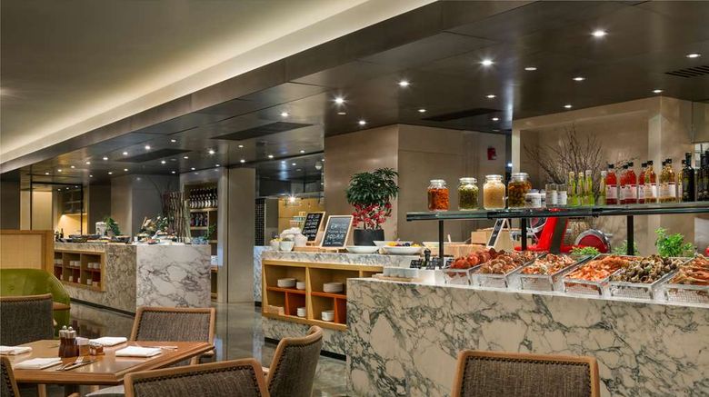 <b>Grand Hyatt Chengdu Restaurant</b>. Images powered by <a href="https://iceportal.shijigroup.com/" title="IcePortal" target="_blank">IcePortal</a>.
