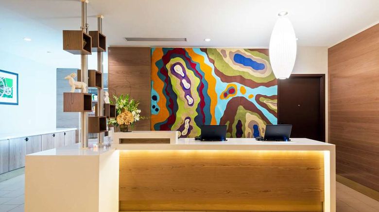 <b>Hyatt Place Denver Downtown Lobby</b>. Images powered by <a href="https://iceportal.shijigroup.com/" title="IcePortal" target="_blank">IcePortal</a>.