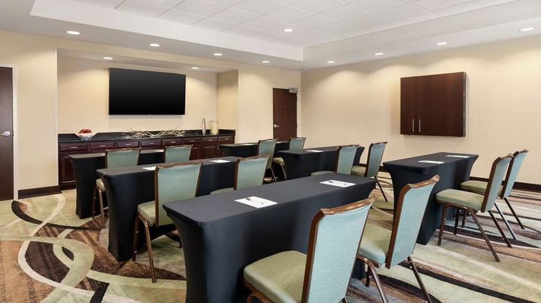 <b>Hampton Inn & Suites Mount Joy/Lancaster Meeting</b>. Images powered by <a href="https://iceportal.shijigroup.com/" title="IcePortal" target="_blank">IcePortal</a>.