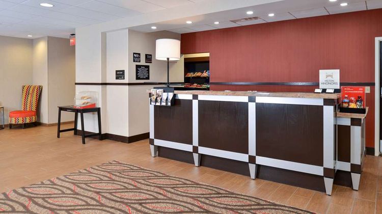 Hampton Inn & Suites Univ-Pittsburgh Lobby
