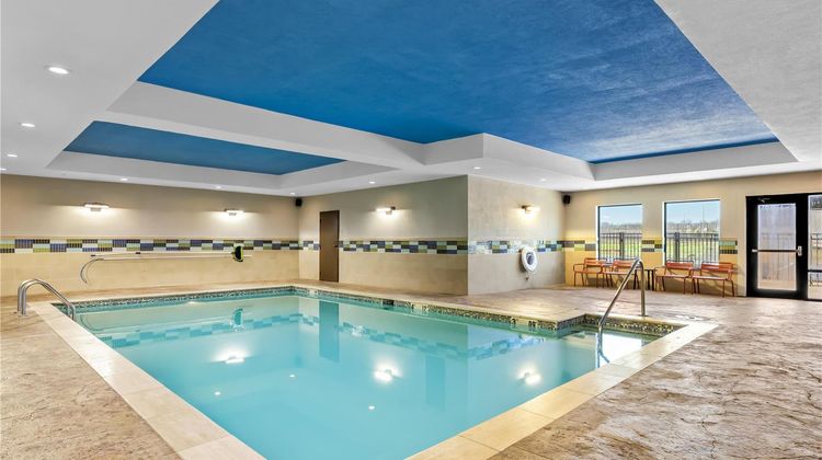 Hampton Inn & Suites Claremore Pool