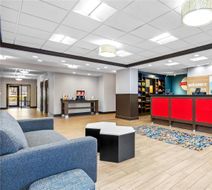 Hampton Inn & Suites Claremore Lobby