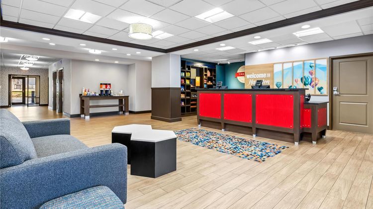 Hampton Inn & Suites Claremore Lobby