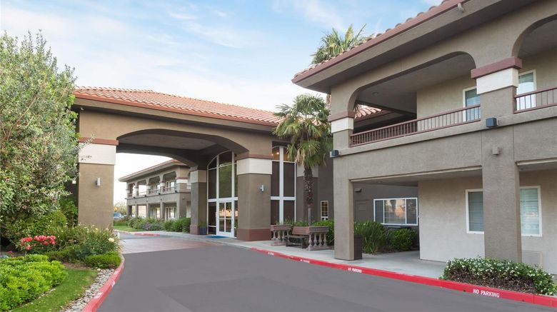 <b>Baymont Inn & Suites Modesto Salida Room</b>. Images powered by <a href="https://iceportal.shijigroup.com/" title="IcePortal" target="_blank">IcePortal</a>.
