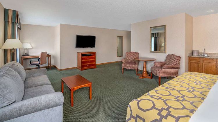Baymont Inn & Suites Salida Room