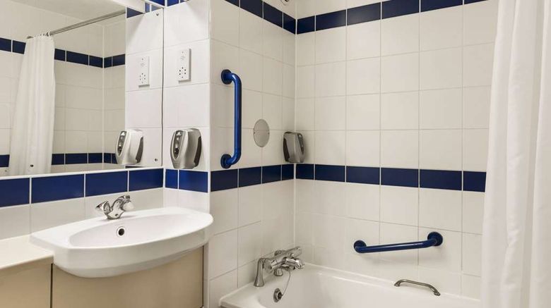 <b>Days Inn Sutton Scotney North Room</b>. Images powered by <a href="https://iceportal.shijigroup.com/" title="IcePortal" target="_blank">IcePortal</a>.