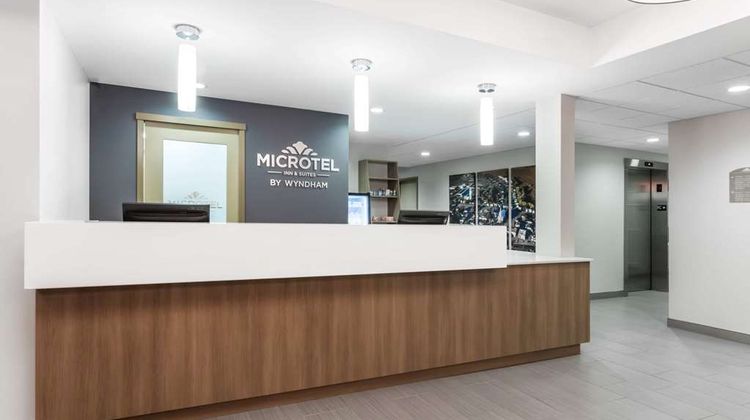 Microtel Inn & Suites Casselman Lobby