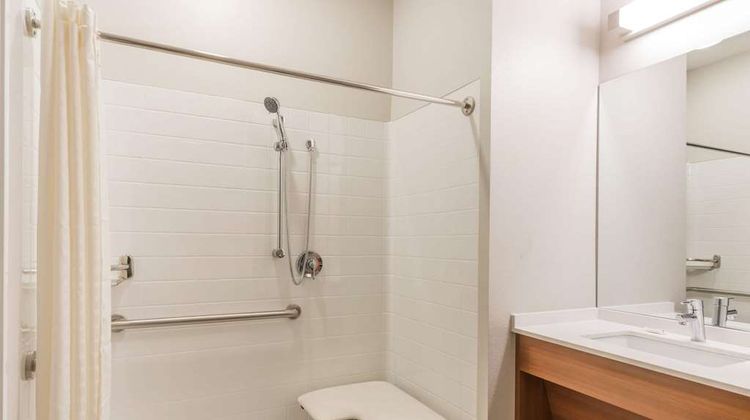 Microtel Inn & Suites by Wyndham Altoona Room