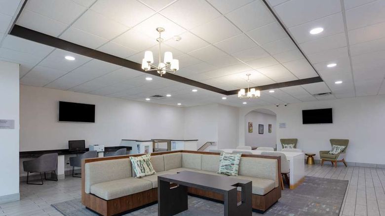 <b>Wyndham Garden Tallahassee Capitol Lobby</b>. Images powered by <a href="https://iceportal.shijigroup.com/" title="IcePortal" target="_blank">IcePortal</a>.