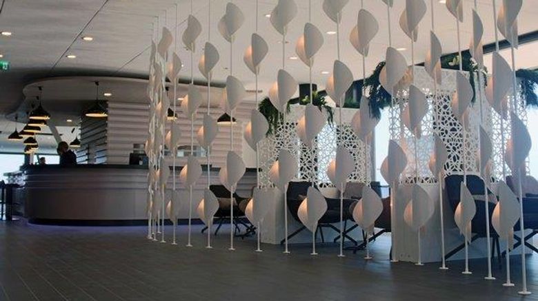<b>Lake Geneva Hotel Lobby</b>. Images powered by <a href="https://iceportal.shijigroup.com/" title="IcePortal" target="_blank">IcePortal</a>.