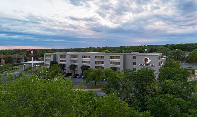 DoubleTree by Hilton Austin NW Arboretum Exterior