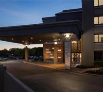 DoubleTree by Hilton Austin NW Arboretum Exterior