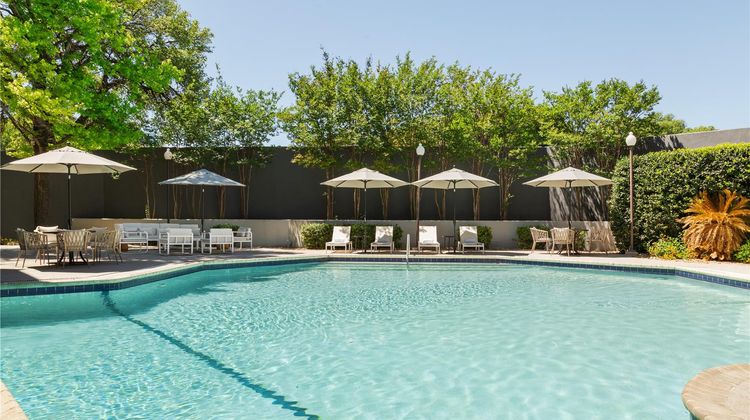 DoubleTree by Hilton Austin NW Arboretum Pool
