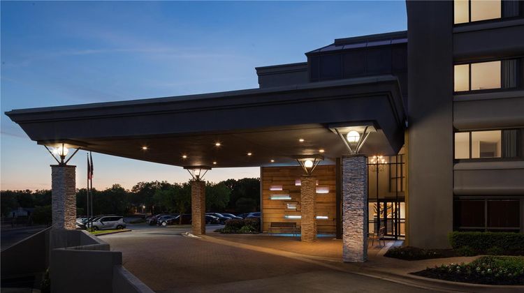 DoubleTree by Hilton Austin NW Arboretum Exterior
