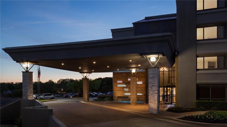 <b>DoubleTree by Hilton Austin NW Arboretum Exterior</b>. Images powered by <a href="https://iceportal.shijigroup.com/" title="IcePortal" target="_blank">IcePortal</a>.