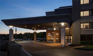 DoubleTree by Hilton Austin NW Arboretum