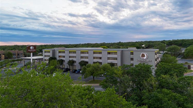 DoubleTree by Hilton Austin NW Arboretum Exterior