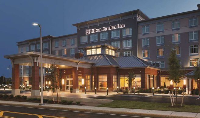 Hilton Garden Inn Boston Logan Airport Exterior