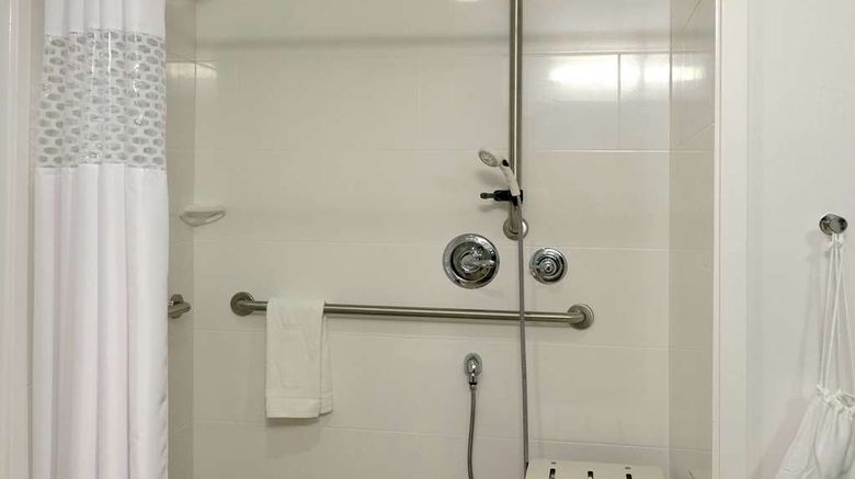 <b>Hampton Inn Downtown Green Bay Room</b>. Images powered by <a href="https://iceportal.shijigroup.com/" title="IcePortal" target="_blank">IcePortal</a>.