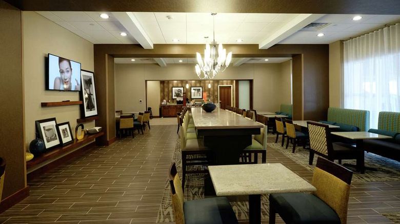 <b>Hampton Inn Downtown Green Bay Restaurant</b>. Images powered by <a href="https://iceportal.shijigroup.com/" title="IcePortal" target="_blank">IcePortal</a>.