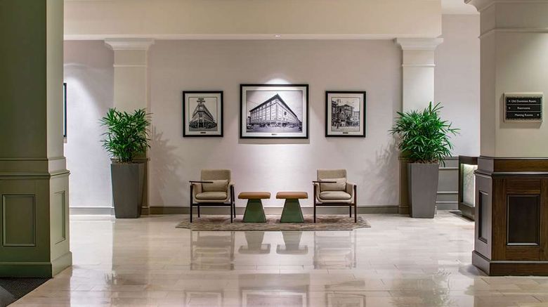 <b>Hilton Richmond Downtown Lobby</b>. Images powered by <a href="https://iceportal.shijigroup.com/" title="IcePortal" target="_blank">IcePortal</a>.