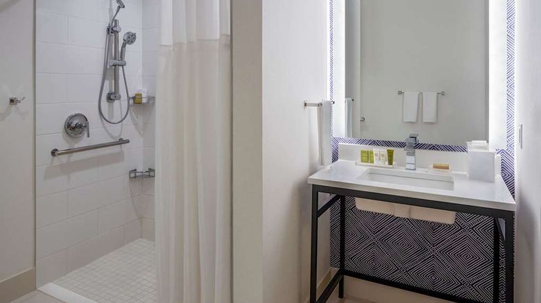 <b>Hilton Richmond Downtown Room</b>. Images powered by <a href="https://iceportal.shijigroup.com/" title="IcePortal" target="_blank">IcePortal</a>.