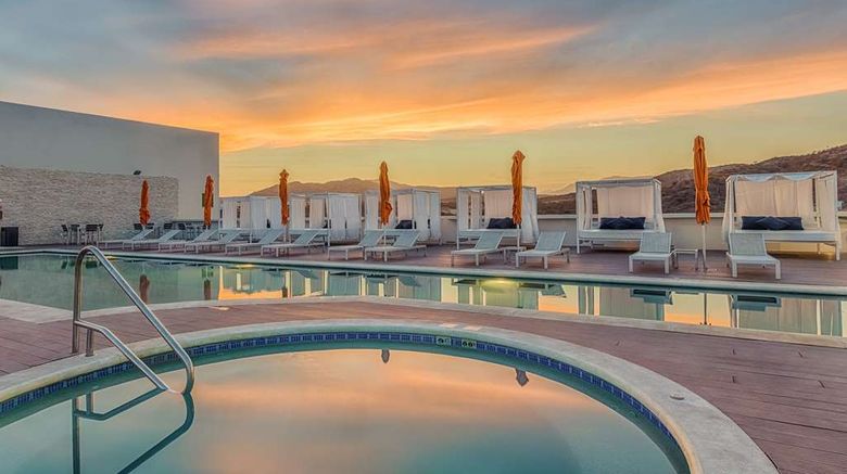<b>Hampton Inn & Suites Los Cabos Pool</b>. Images powered by <a href="https://iceportal.shijigroup.com/" title="IcePortal" target="_blank">IcePortal</a>.