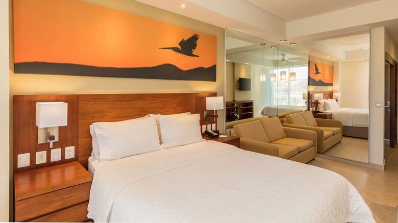<b>Hampton Inn & Suites Los Cabos Room</b>. Images powered by <a href="https://iceportal.shijigroup.com/" title="IcePortal" target="_blank">IcePortal</a>.