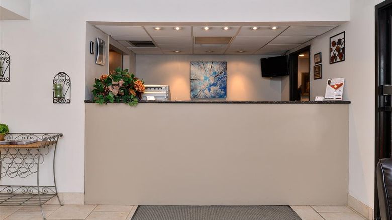 <b>Americas Best Value Inn, New Platz Lobby</b>. Images powered by <a href="https://iceportal.shijigroup.com/" title="IcePortal" target="_blank">IcePortal</a>.