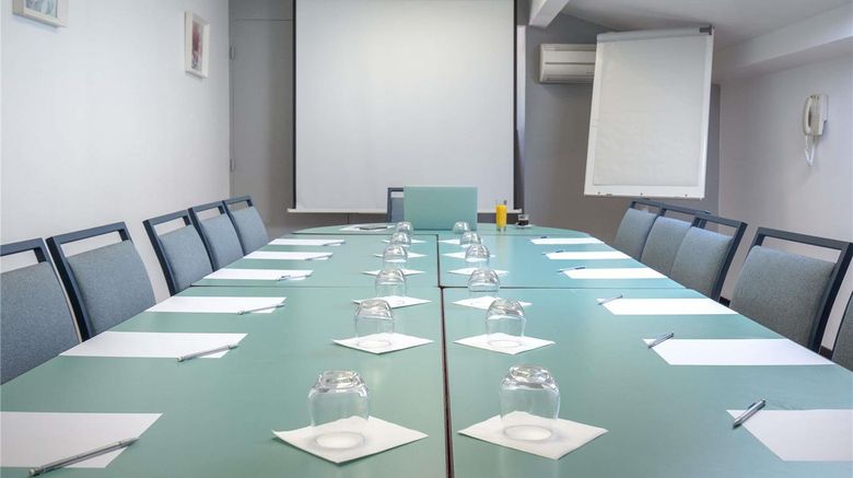 <b>Ibis Hotel Brignoles Meeting</b>. Images powered by <a href="https://iceportal.shijigroup.com/" title="IcePortal" target="_blank">IcePortal</a>.