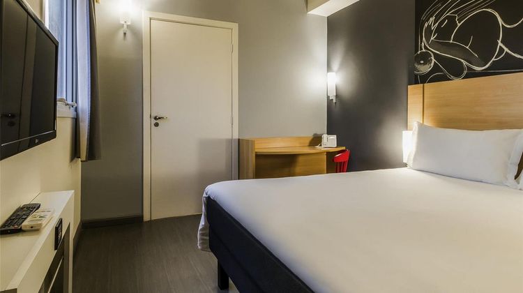 Ibis Uberaba Room