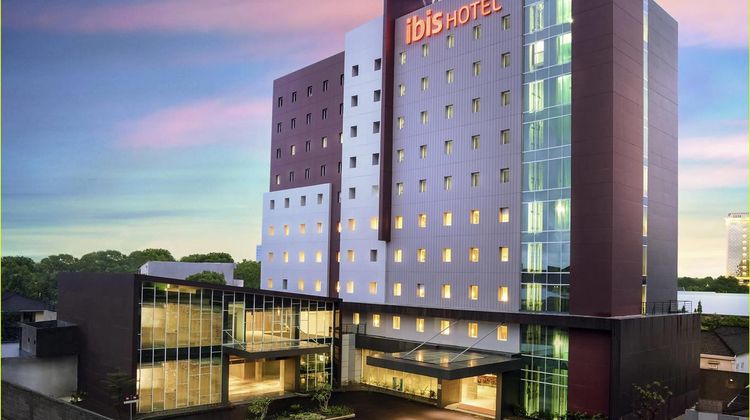 Ibis Makassar City Center Exterior