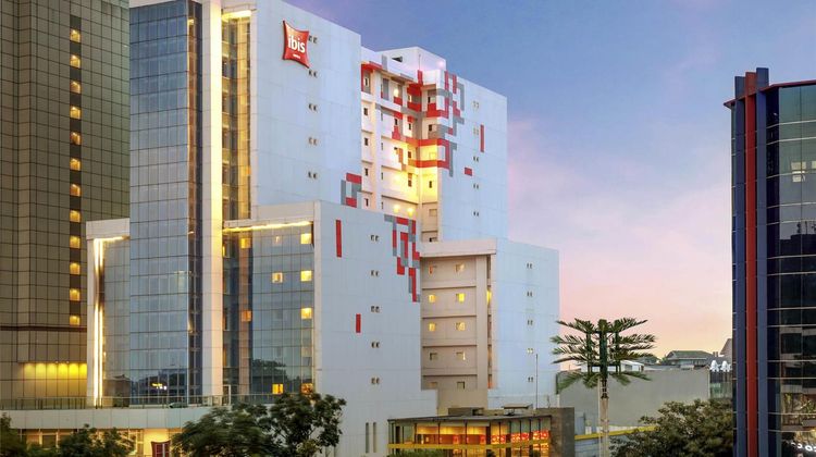 Ibis Jakarta Harmoni Exterior