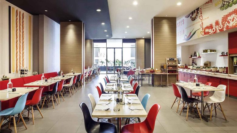 <b>Ibis Jakarta Harmoni Restaurant</b>. Images powered by <a href="https://iceportal.shijigroup.com/" title="IcePortal" target="_blank">IcePortal</a>.