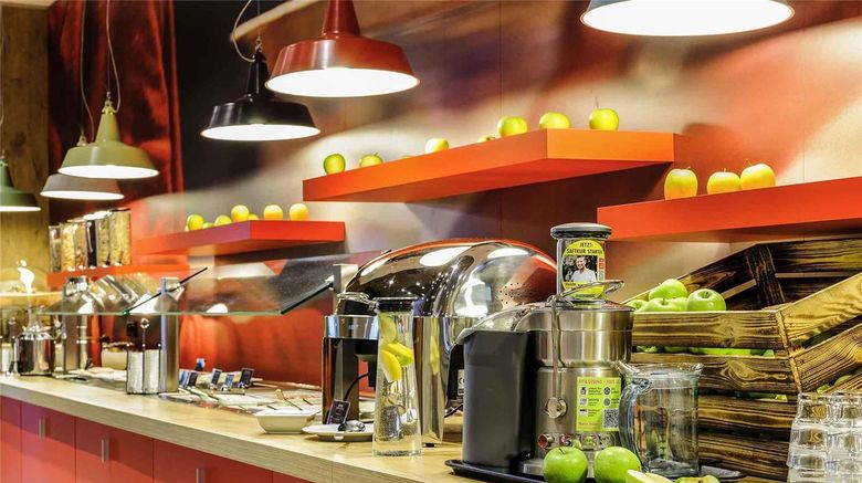 <b>Ibis Berlin Hauptbahnhof Hotel Restaurant</b>. Images powered by <a href="https://iceportal.shijigroup.com/" title="IcePortal" target="_blank">IcePortal</a>.