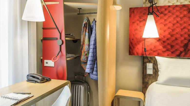 <b>Ibis Berlin Hauptbahnhof Hotel Room</b>. Images powered by <a href="https://iceportal.shijigroup.com/" title="IcePortal" target="_blank">IcePortal</a>.