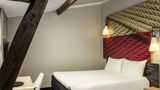 Ibis Paris Avenue de la Republique Room