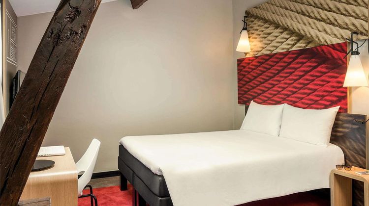 Ibis Paris Avenue de la Republique Room