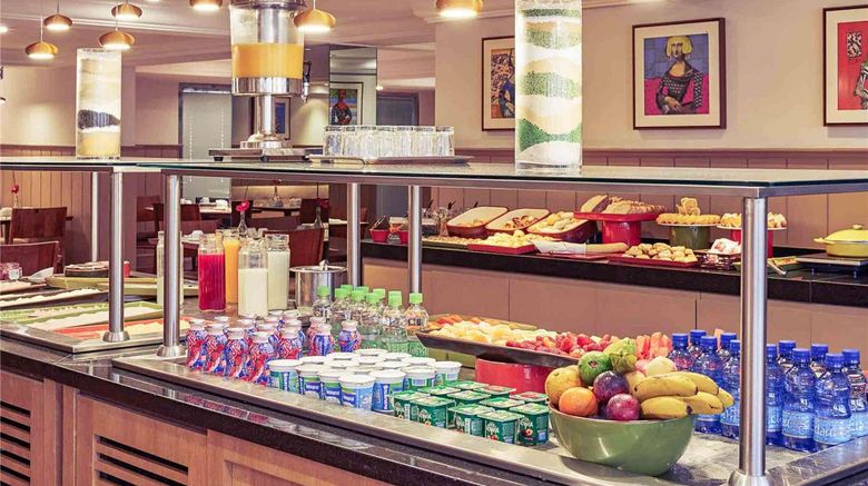 <b>Mercure Curitiba Batel Restaurant</b>. Images powered by <a href="https://iceportal.shijigroup.com/" title="IcePortal" target="_blank">IcePortal</a>.