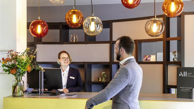 <b>Mercure Hotel Duesseldorf Zentrum Exterior</b>. Images powered by <a href="https://iceportal.shijigroup.com/" title="IcePortal" target="_blank">IcePortal</a>.