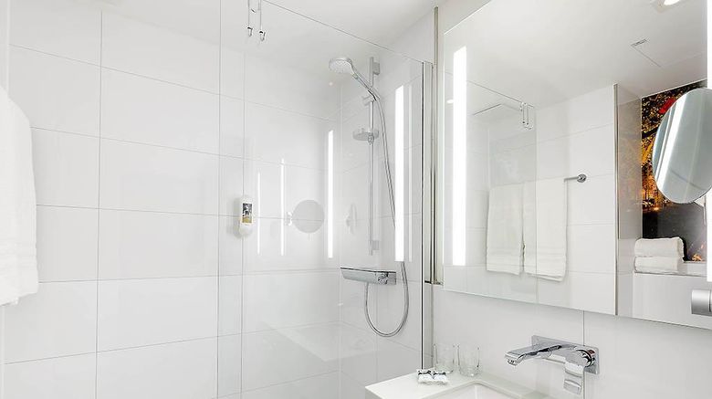 <b>Mercure Hotel Duesseldorf Zentrum Room</b>. Images powered by <a href="https://iceportal.shijigroup.com/" title="IcePortal" target="_blank">IcePortal</a>.