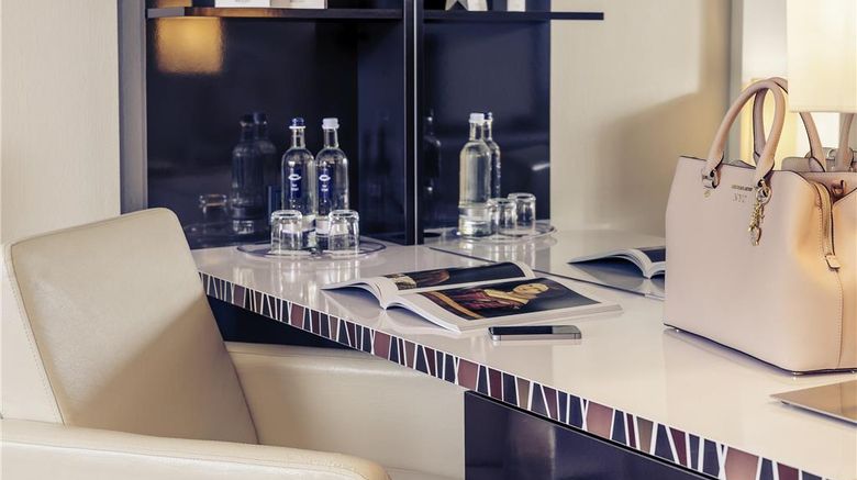 <b>Mercure Hotel Wiesbaden City Room</b>. Images powered by <a href="https://iceportal.shijigroup.com/" title="IcePortal" target="_blank">IcePortal</a>.