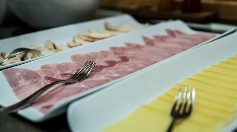 <b>Mercure Dinan Poret Le Jerzual Restaurant</b>. Images powered by <a href="https://iceportal.shijigroup.com/" title="IcePortal" target="_blank">IcePortal</a>.