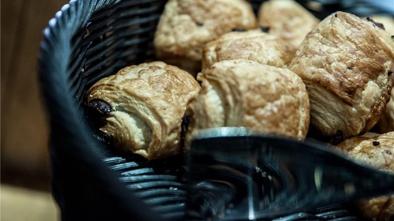 <b>Mercure Dinan Poret Le Jerzual Restaurant</b>. Images powered by <a href="https://iceportal.shijigroup.com/" title="IcePortal" target="_blank">IcePortal</a>.