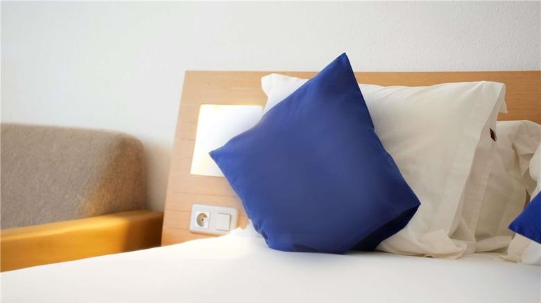 <b>Novotel Tunis Room</b>. Images powered by <a href="https://iceportal.shijigroup.com/" title="IcePortal" target="_blank">IcePortal</a>.