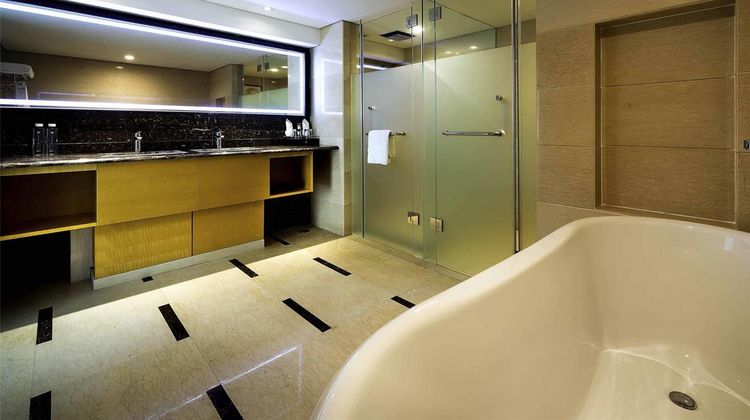 Pullman Qingdao Ziyue Hotel Room