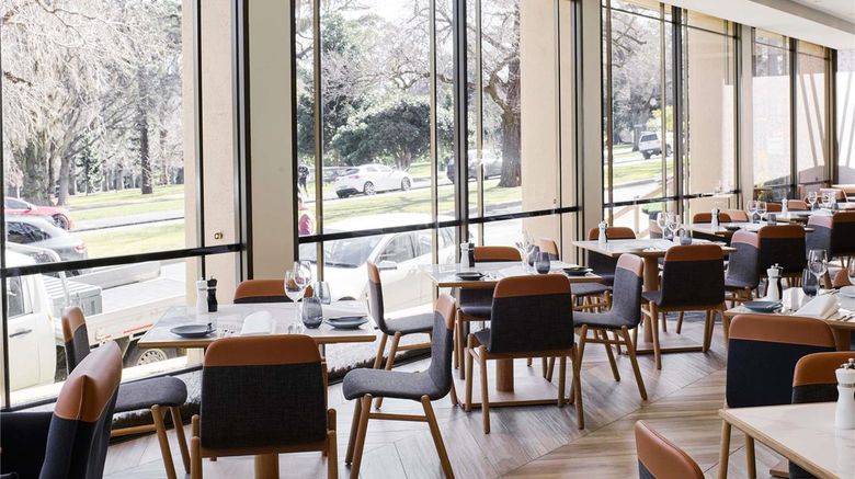 <b>Pullman Melbourne on the Park Restaurant</b>. Images powered by <a href="https://iceportal.shijigroup.com/" title="IcePortal" target="_blank">IcePortal</a>.